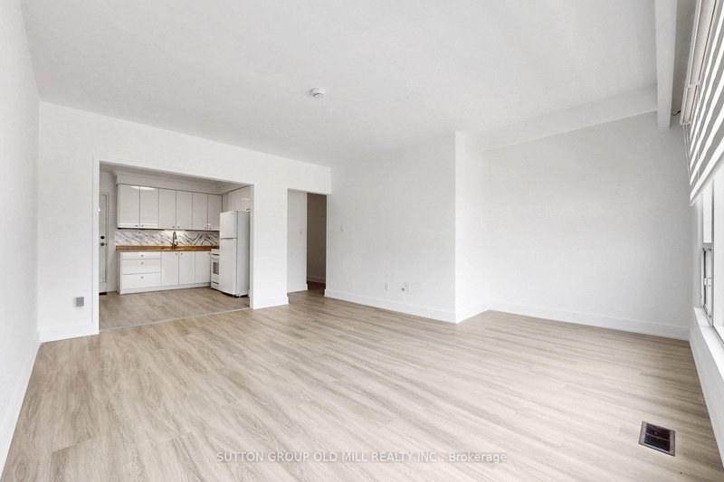 home for lease on 809A St Clair Avenue W