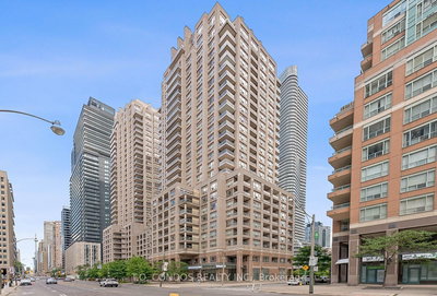 2002 - 909 Bay St | Toronto | Image