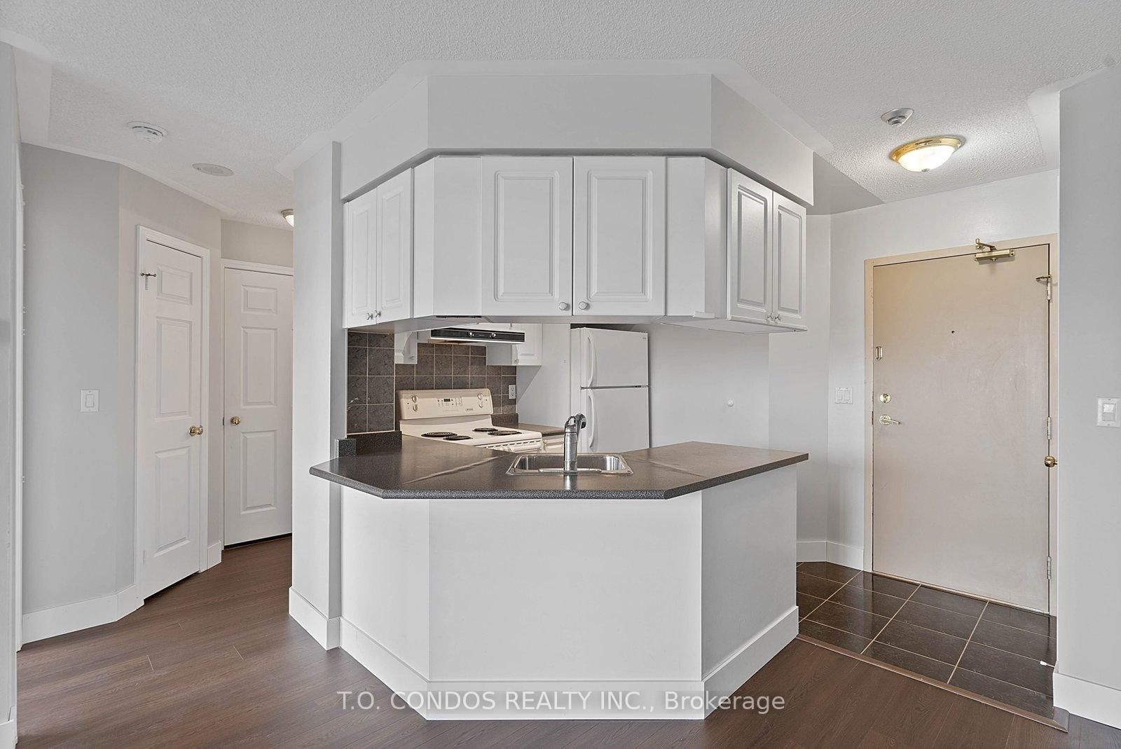 909 Bay Street, Unit 2002 - Photo 11