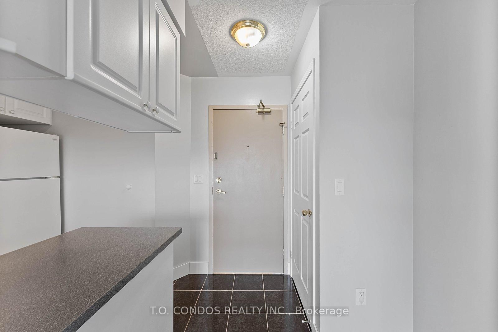 909 Bay Street, Unit 2002 - Photo 7