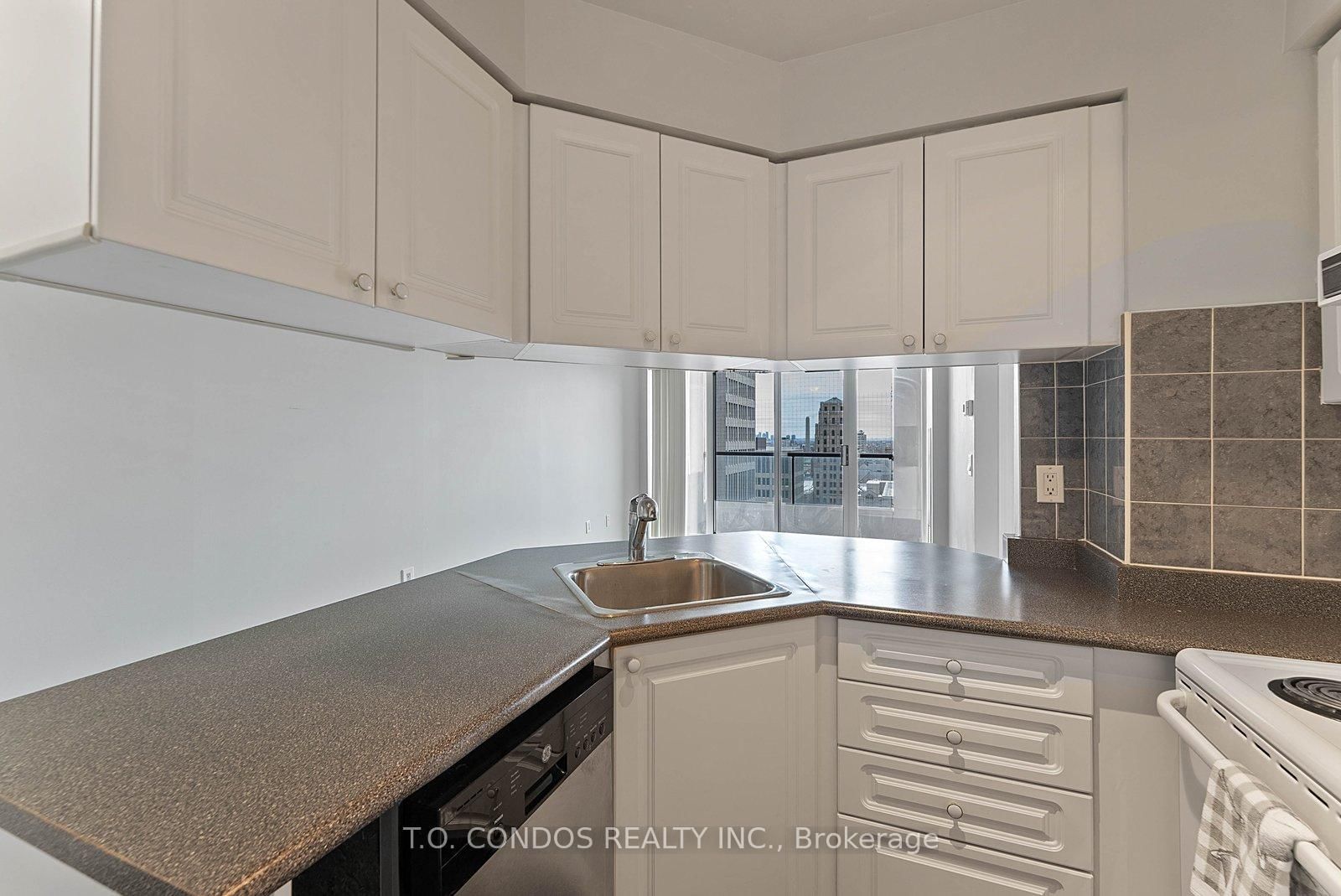 909 Bay Street, Unit 2002 - Photo 9