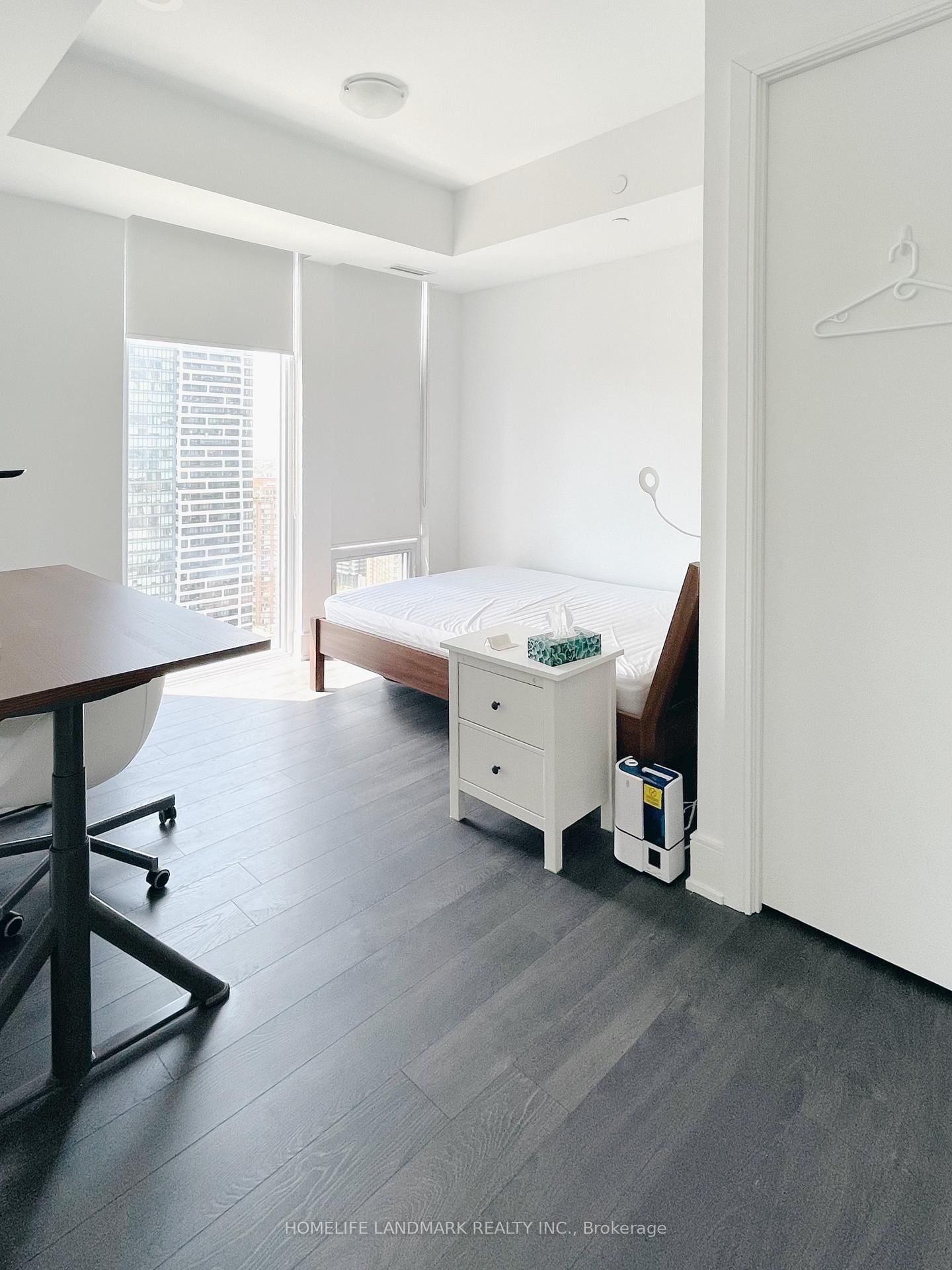 28 Wellesley Street E, Unit LPH3602 - Photo 23