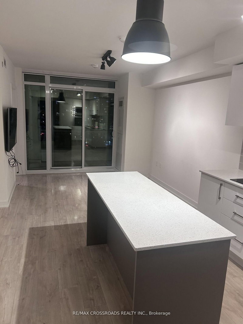 705E - 576 Front St W, Toronto, M5V 1C1 | Image 2