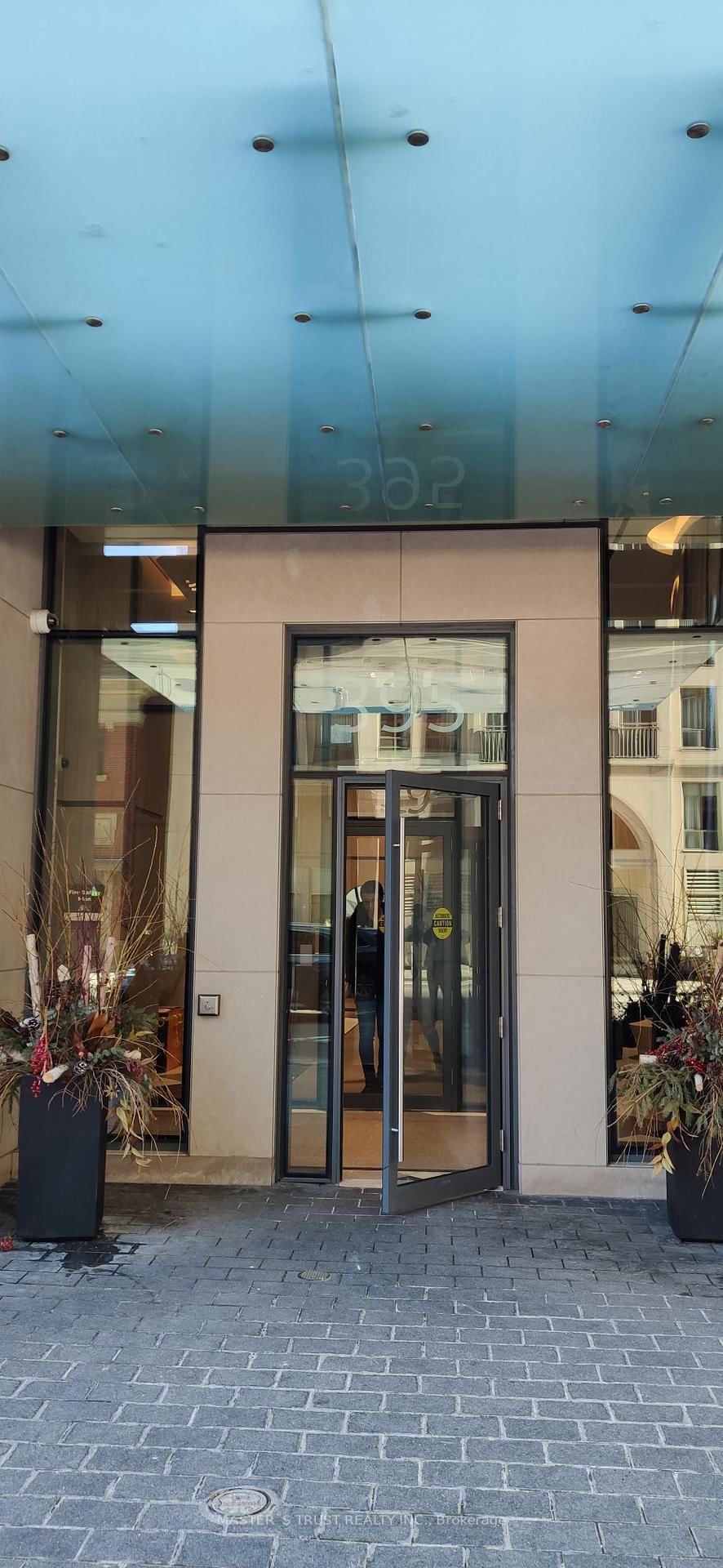 395 Bloor Street E, Unit 9 - Photo 15