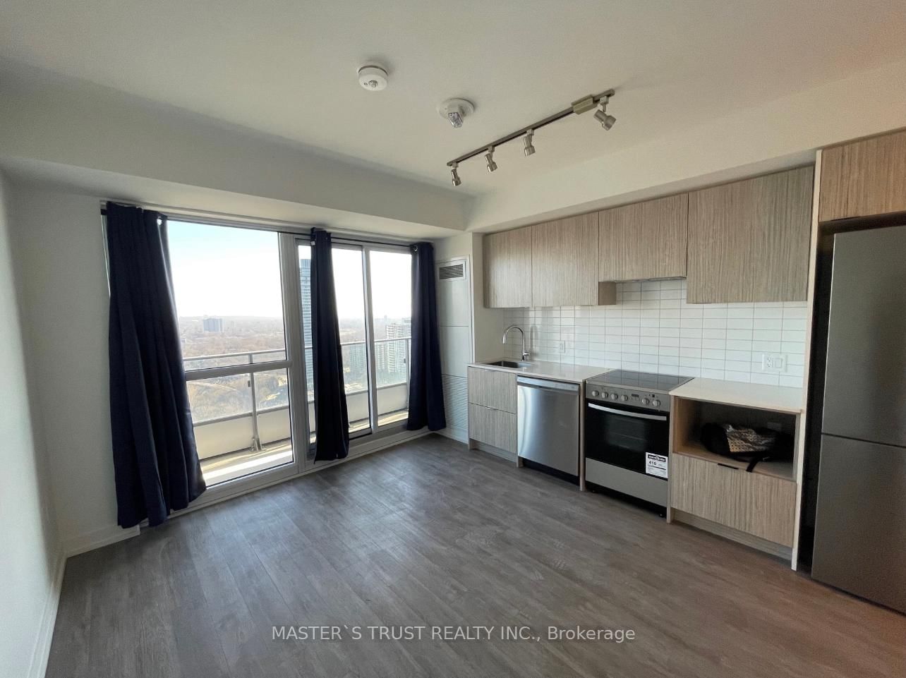 395 Bloor Street E, Unit 9 - Photo 4
