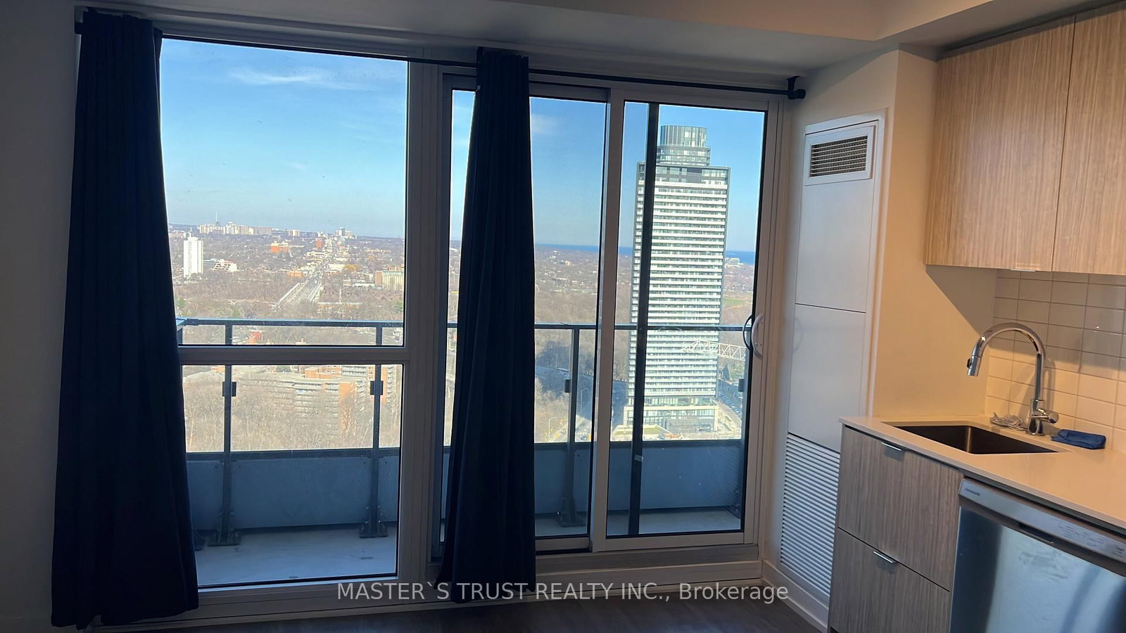 395 Bloor Street E, Unit 9 - Photo 8