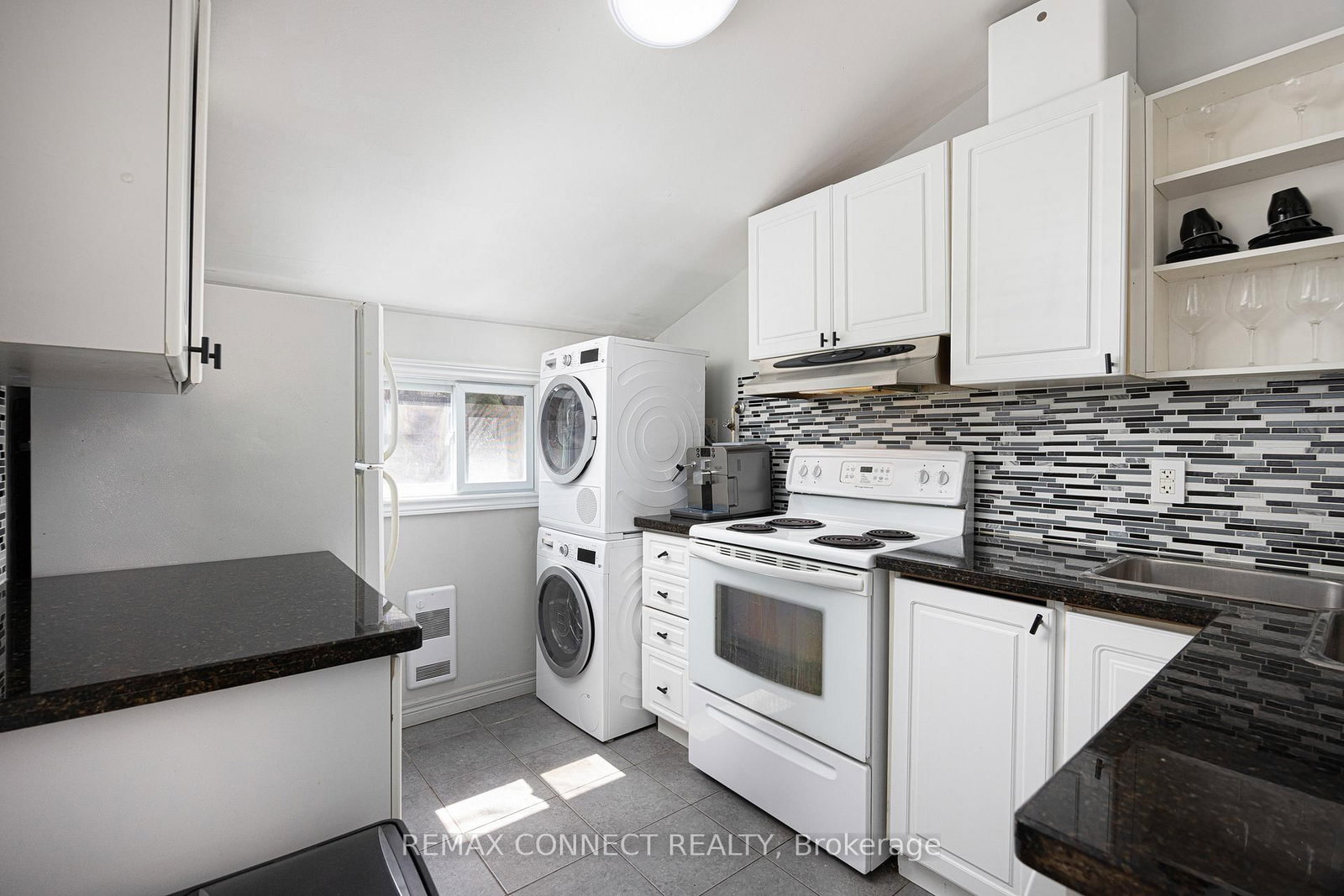 553 King Street E - Photo 12