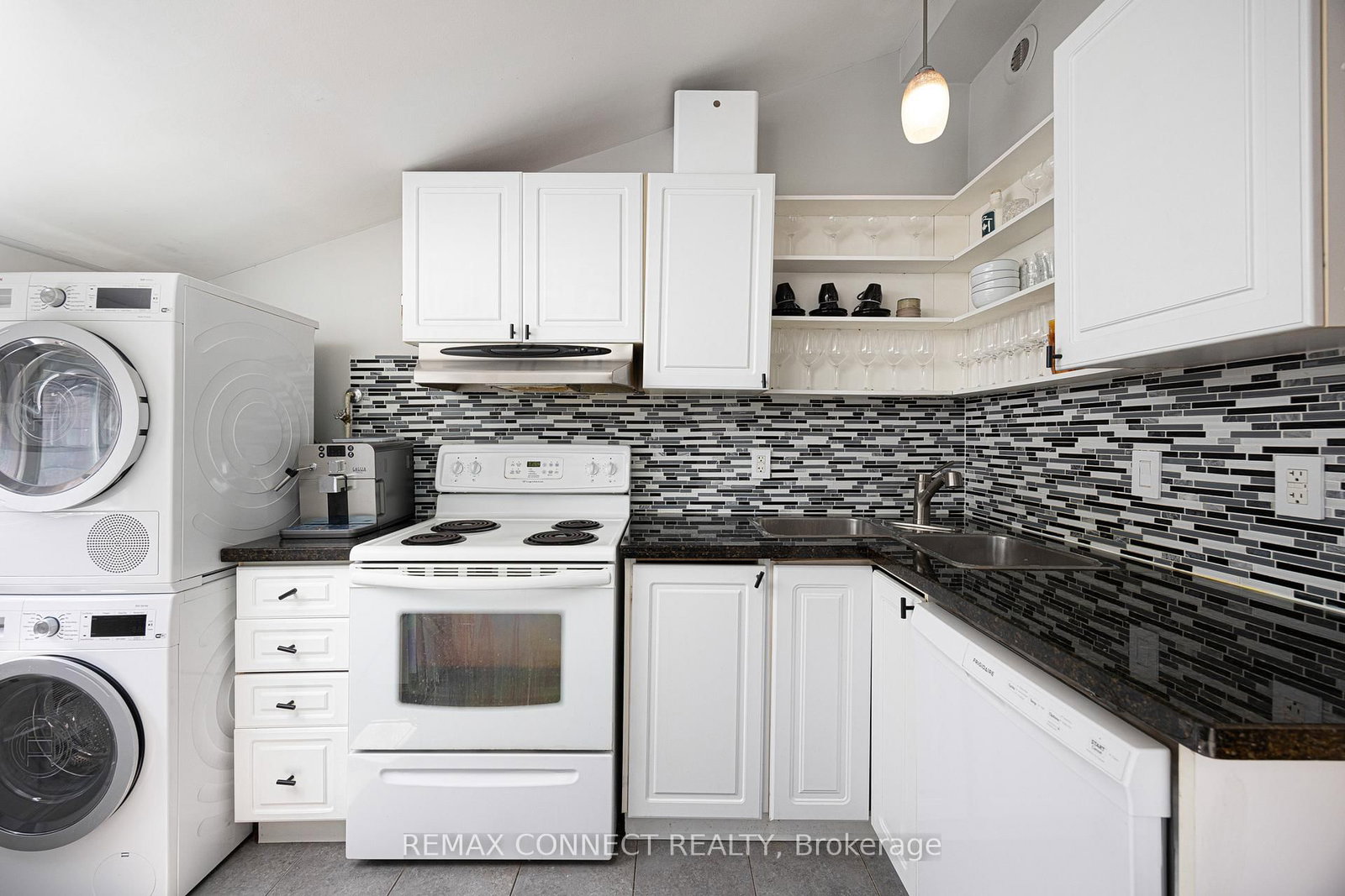 553 King Street E - Photo 13