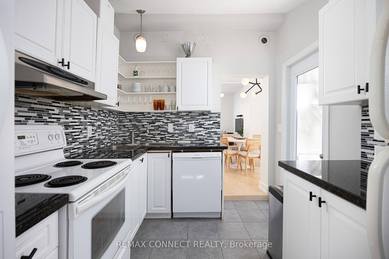 553 King Street E - Photo 14