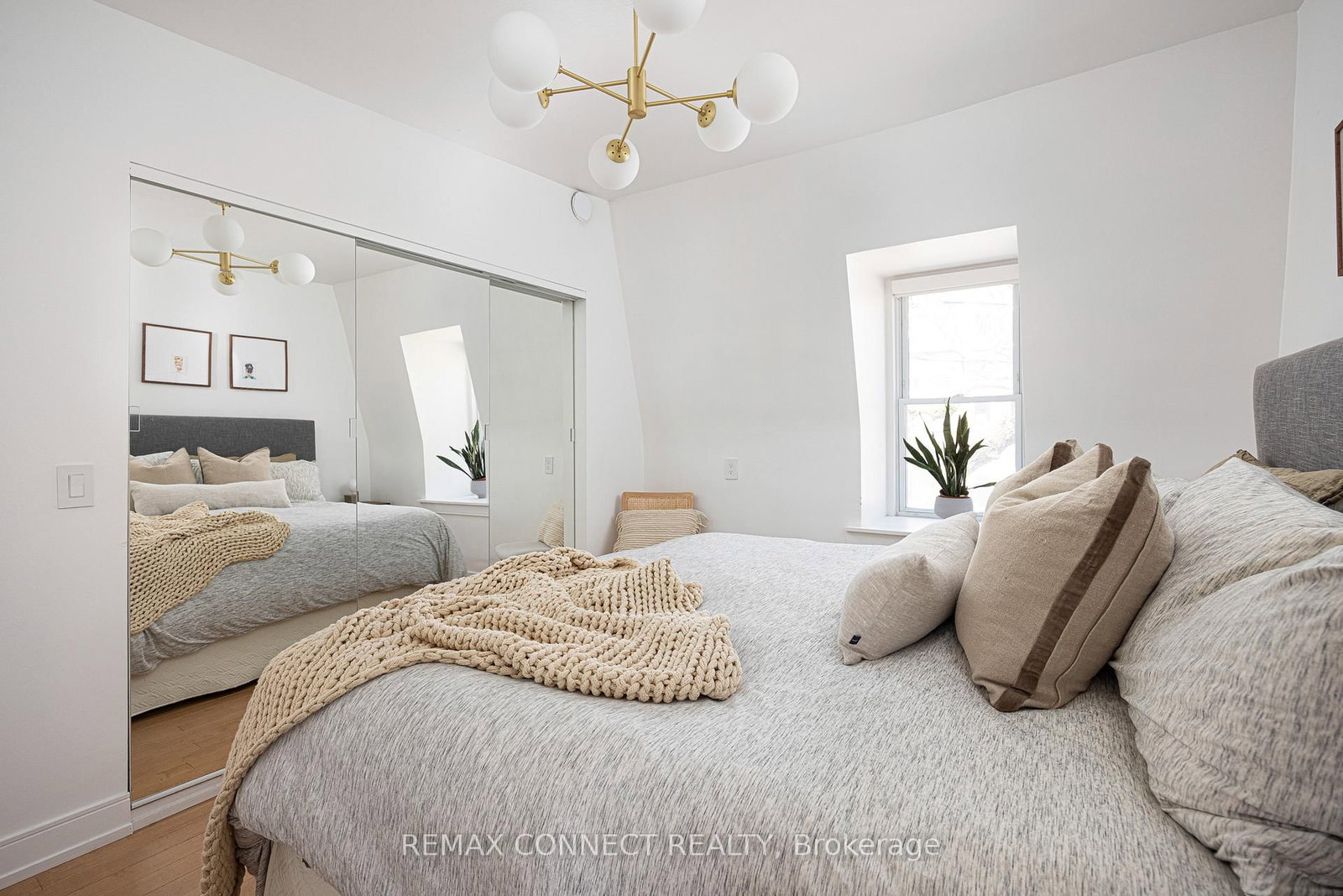553 King Street E - Photo 24