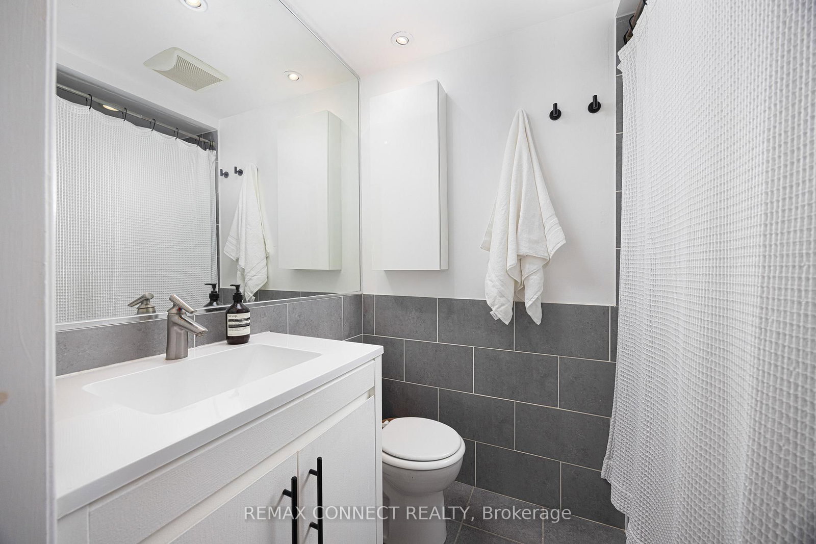 553 King Street E - Photo 28