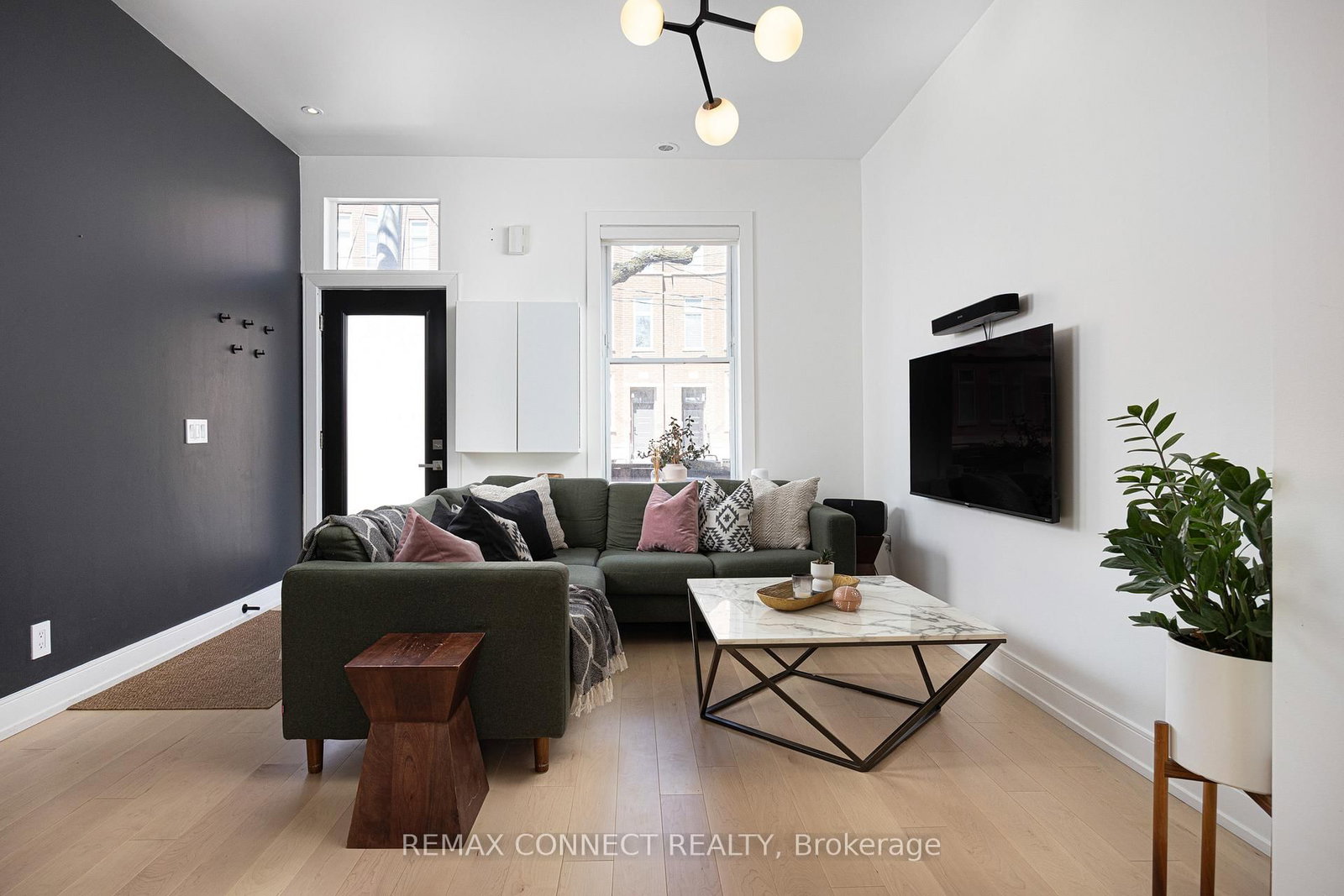 553 King Street E - Photo 4