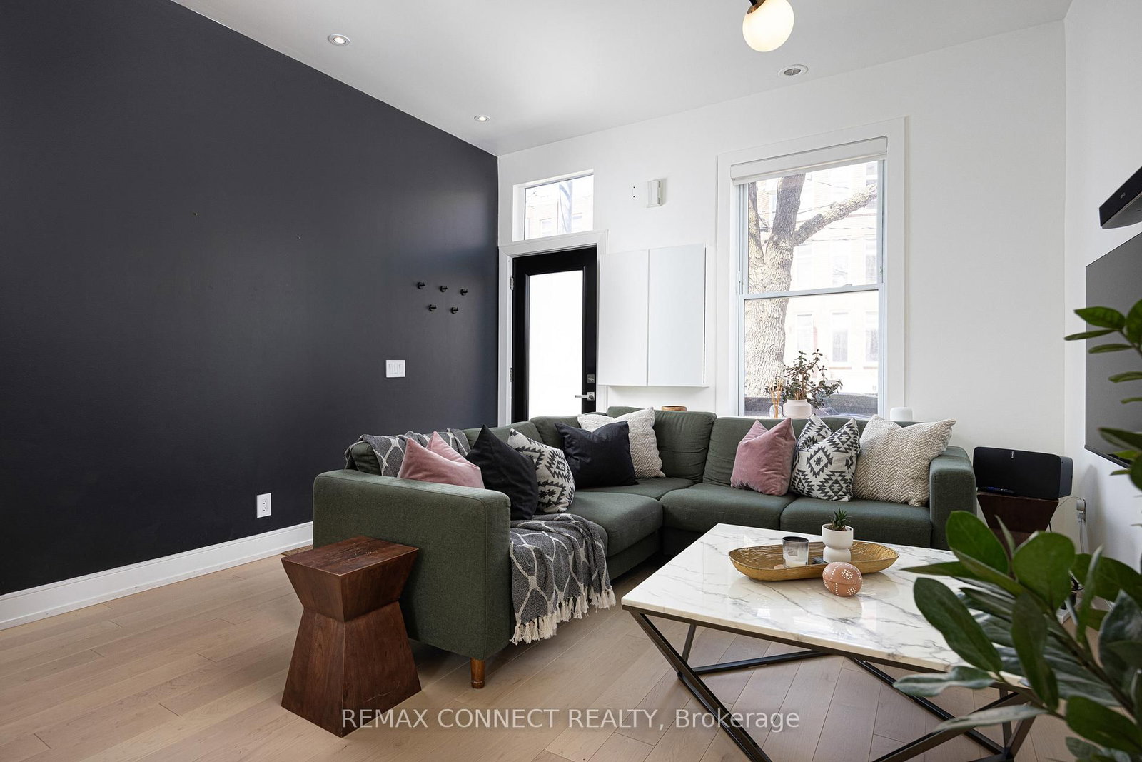 553 King Street E - Photo 6