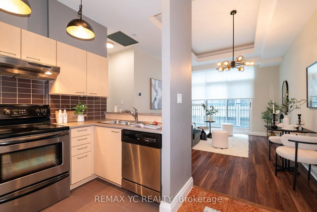 306 - 8 Wellesley Street E
