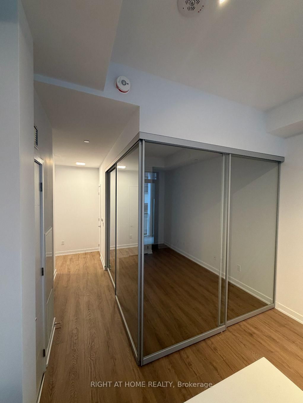 29 Green Trail Court, Unit 207 - Photo 5