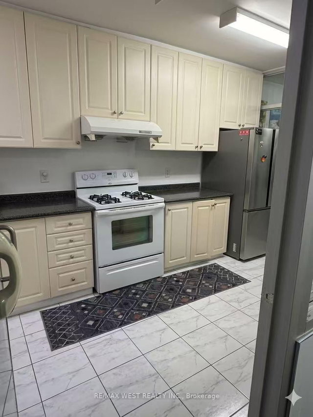 555 St. Clair Avenue