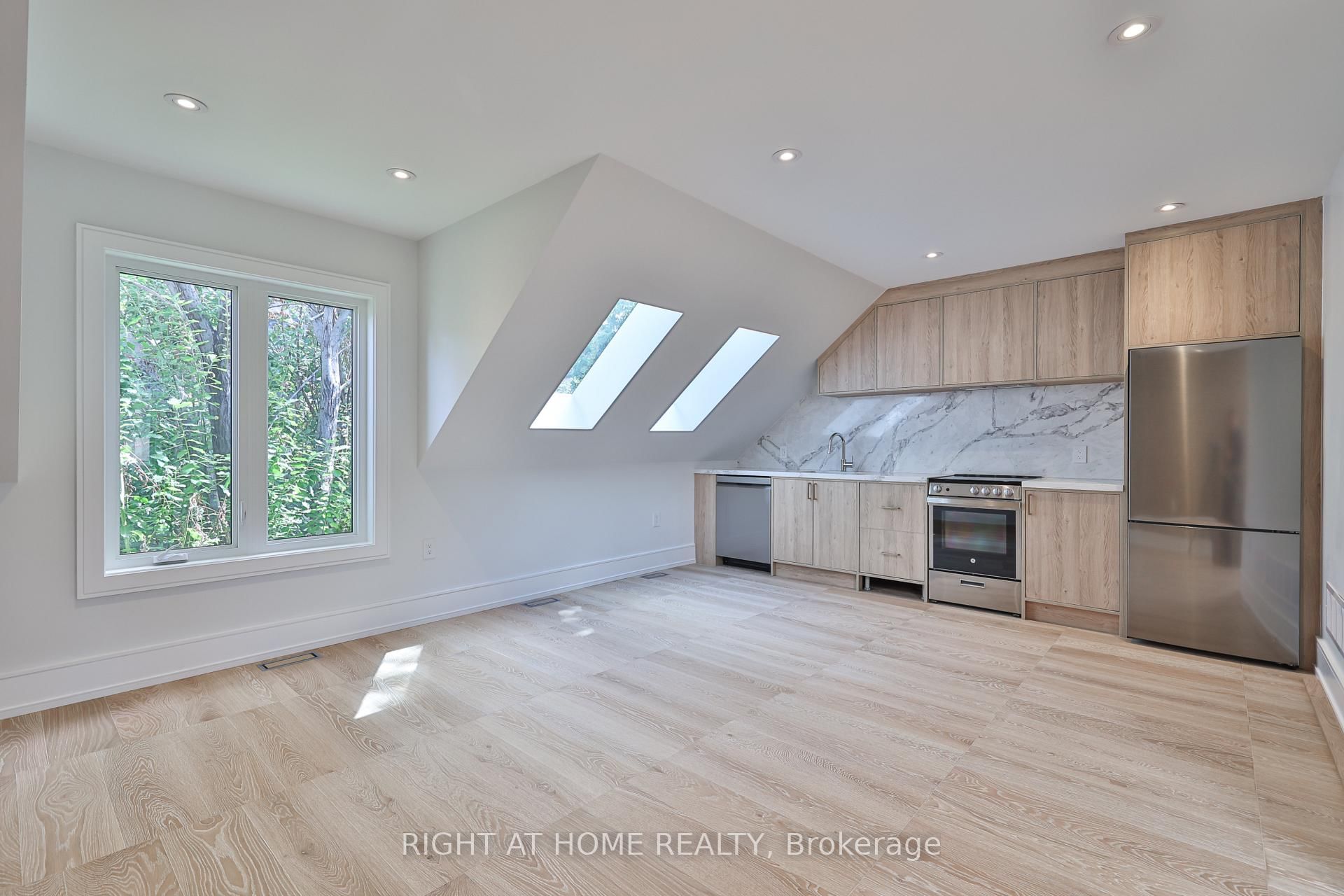 444 Roxton Road