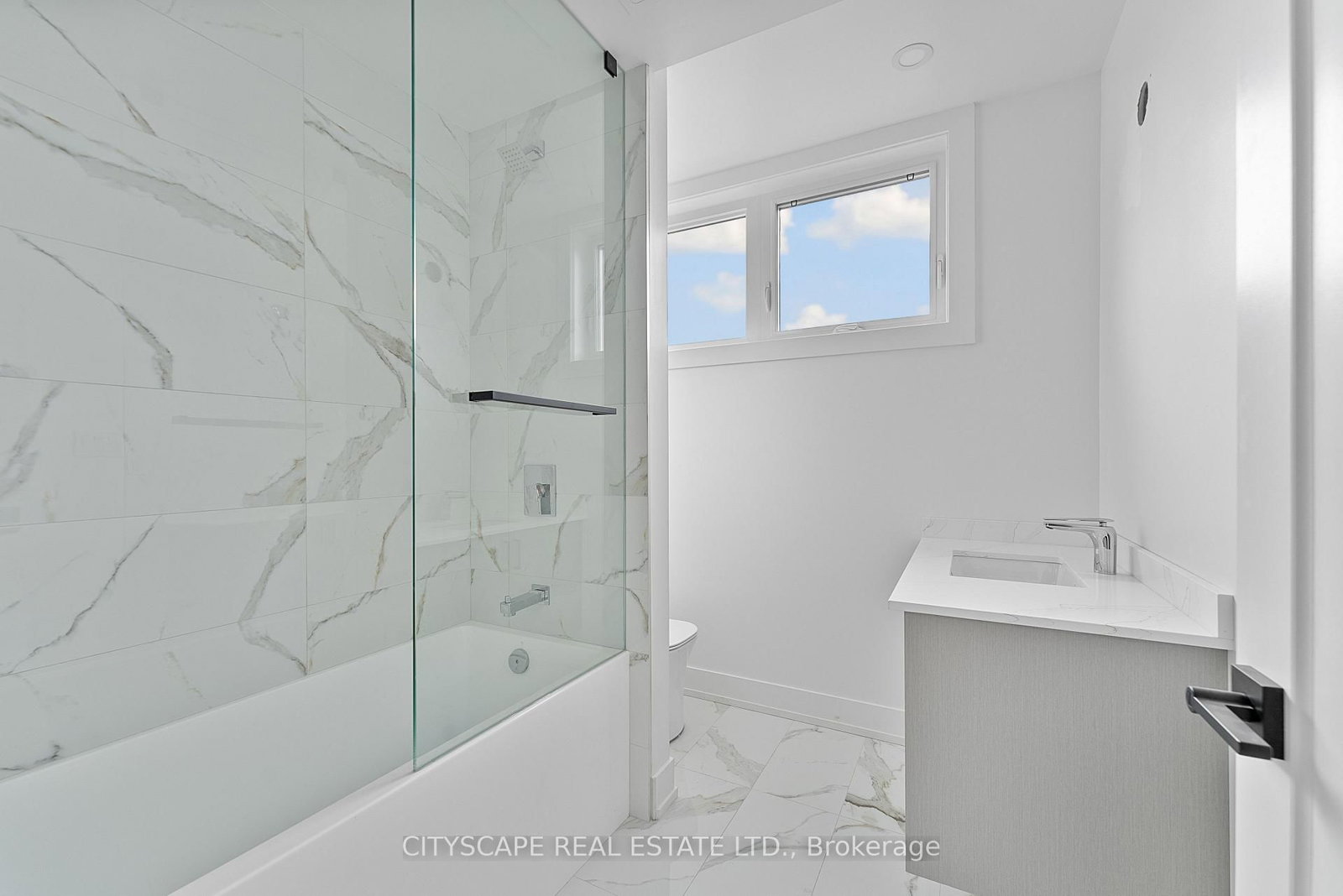 589 Oakwood Avenue, Unit Bsmt - Photo 29