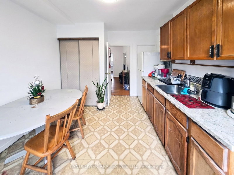 9 Saint Clarens Avenue