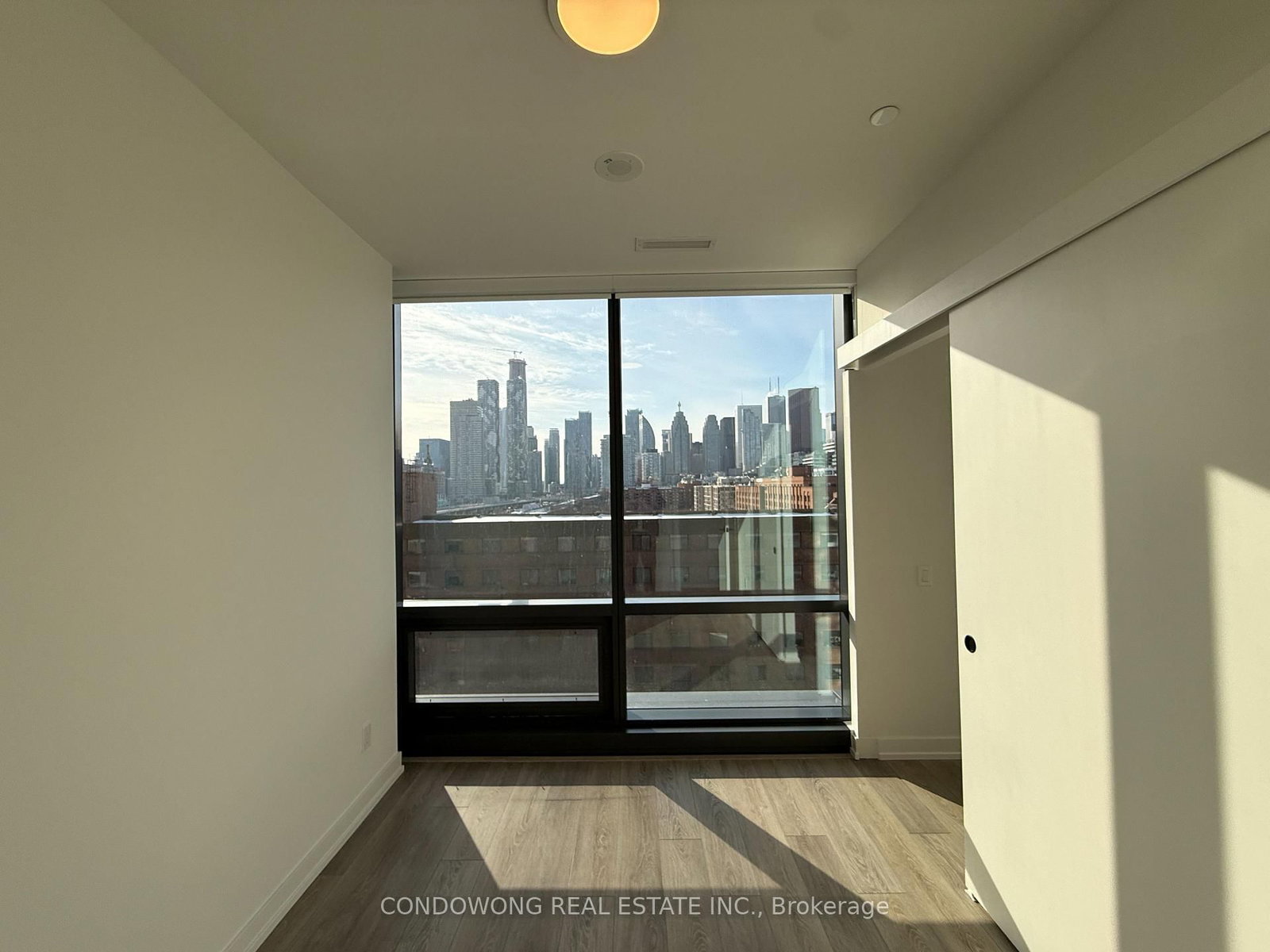 35 Parliament Street, Unit 921 - Photo 3