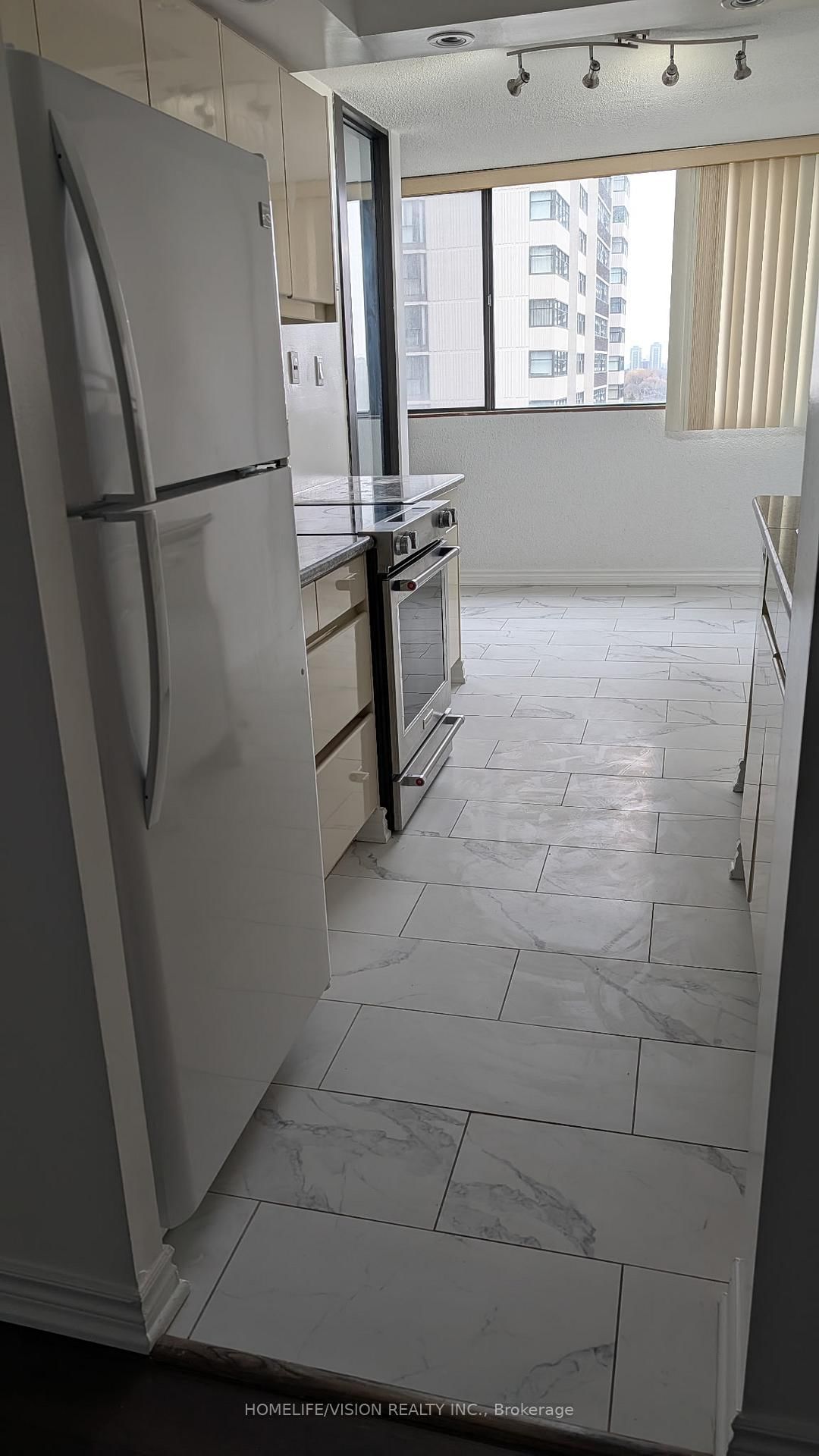 80 Antibes Drive, Unit 1005 - Photo 11