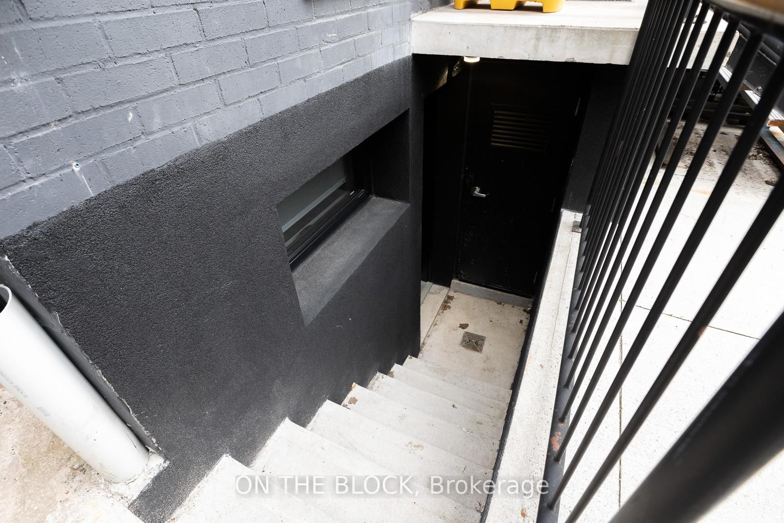 1041 College Street - Photo 16