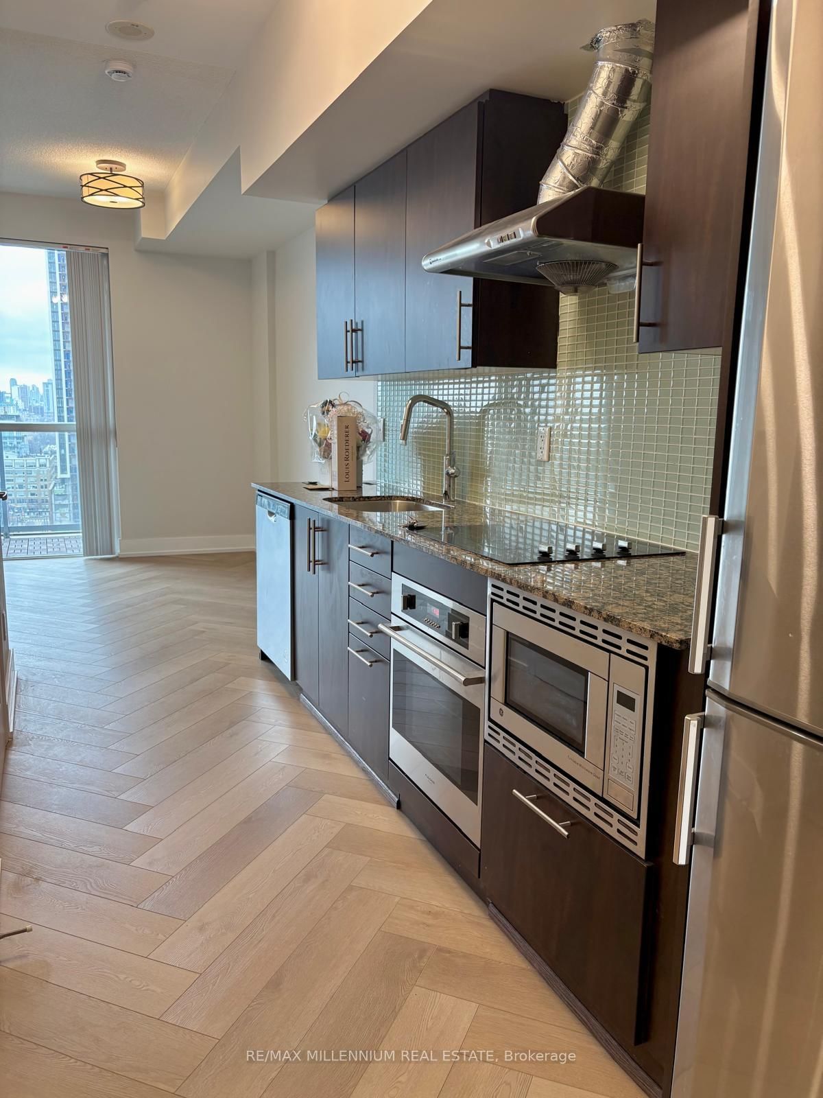 352 Front Street W, Unit 2009