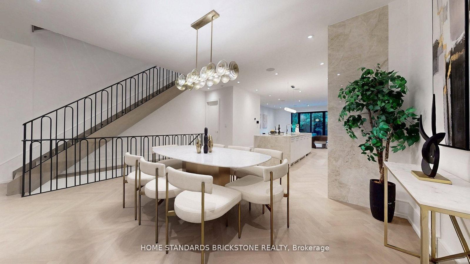 38 Elgin Avenue • Toronto, ON photo 9