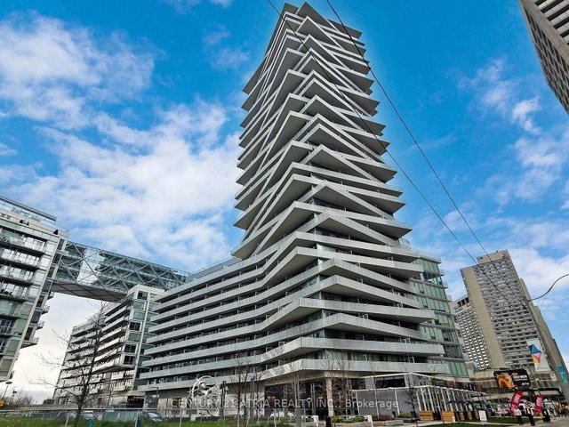 804 - 15 Queens Quay E