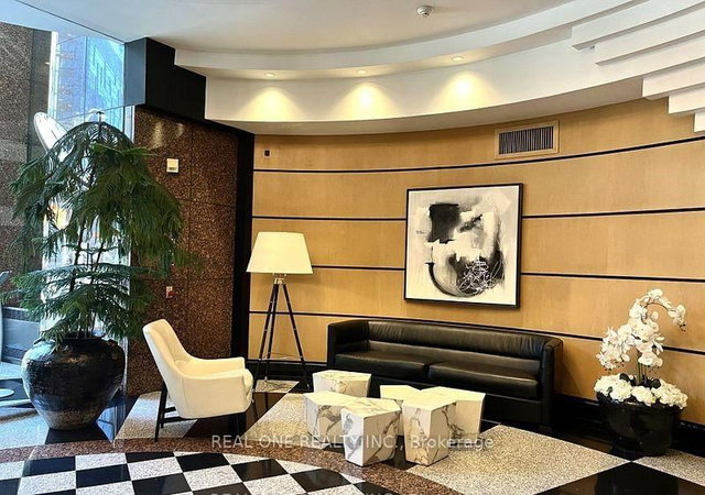 1604 - 33 University Avenue