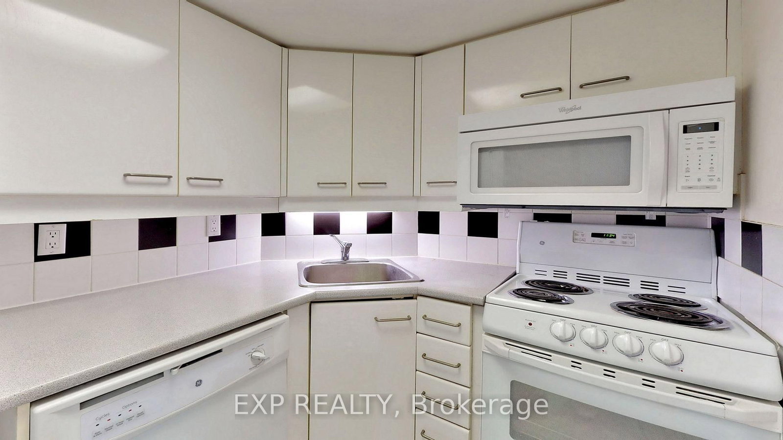 38 Elm Street, Unit 1005 - Photo 10