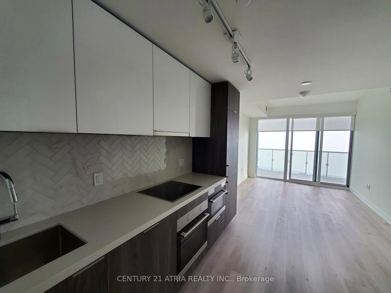 15 QUEENS QUAY E, Unit 2910 - Photo 2
