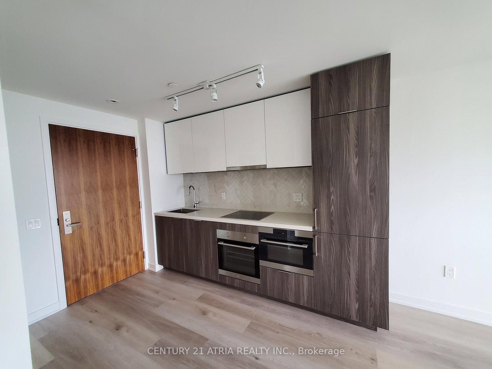 15 QUEENS QUAY E, Unit 2910 - Photo 3