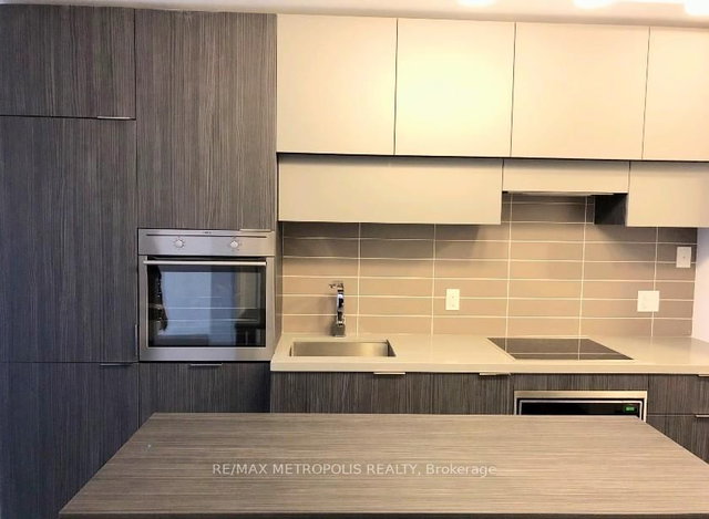 1809 - 8 EGLINTON Avenue E