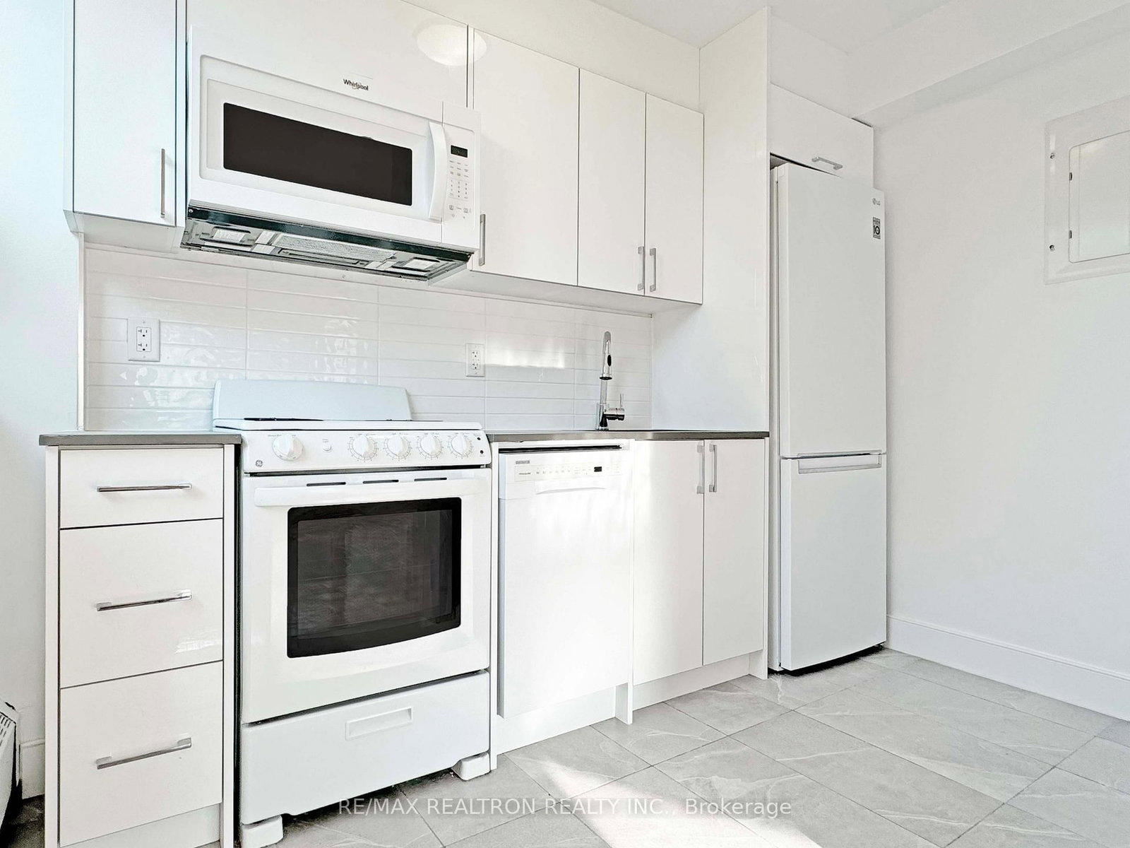 485 Huron Street, Unit 904 - Photo 4