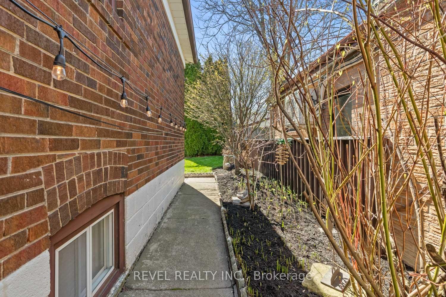 190 Manning Avenue - Photo 32
