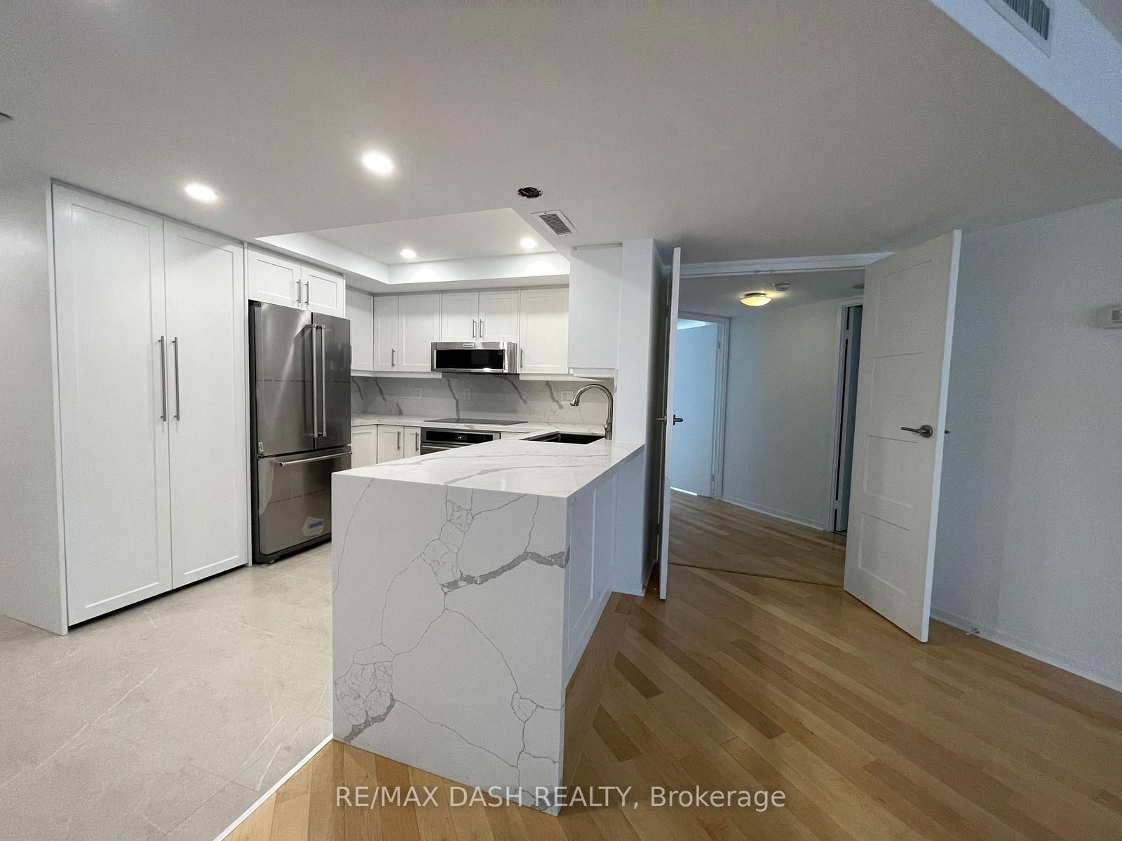 1001 Bay Street, Unit 414 - Photo 27