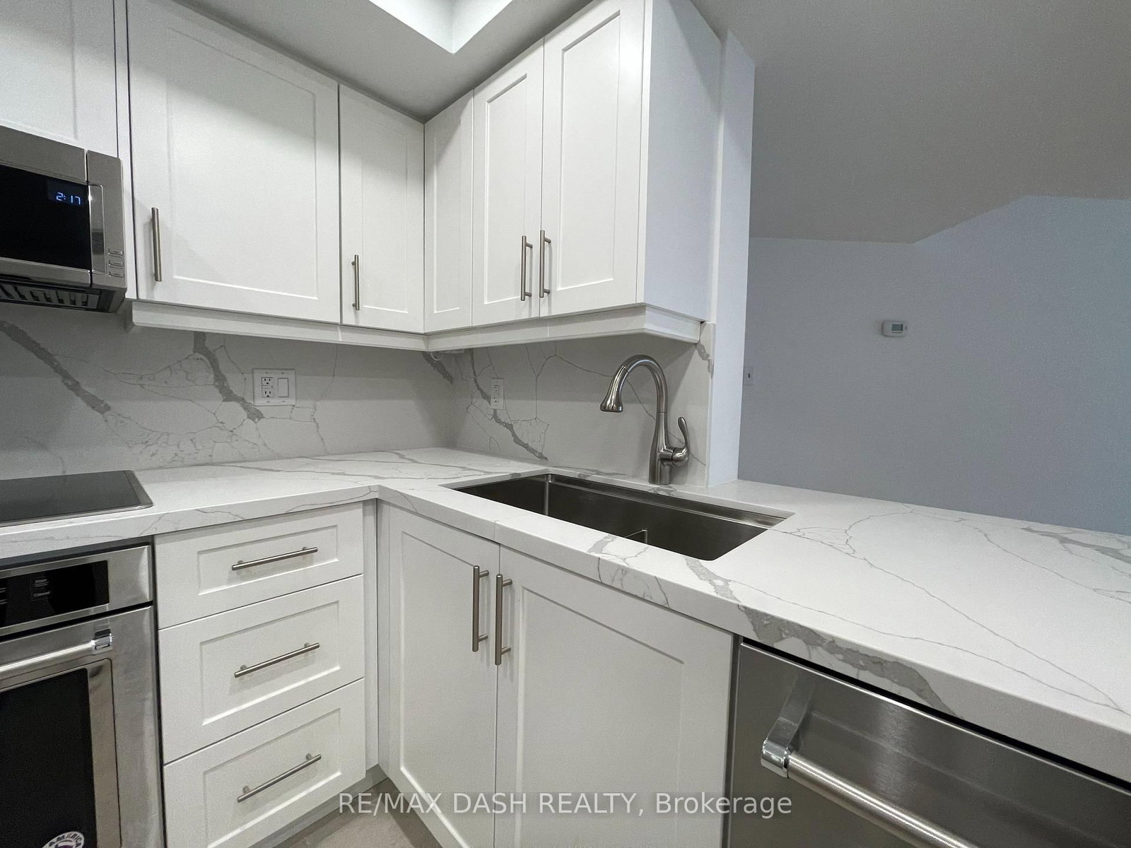 1001 Bay Street, Unit 414 - Photo 31
