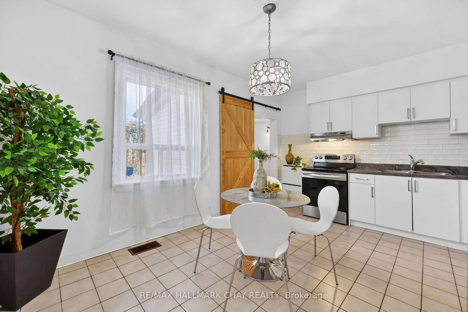 78 Clovelly Avenue - Photo 14