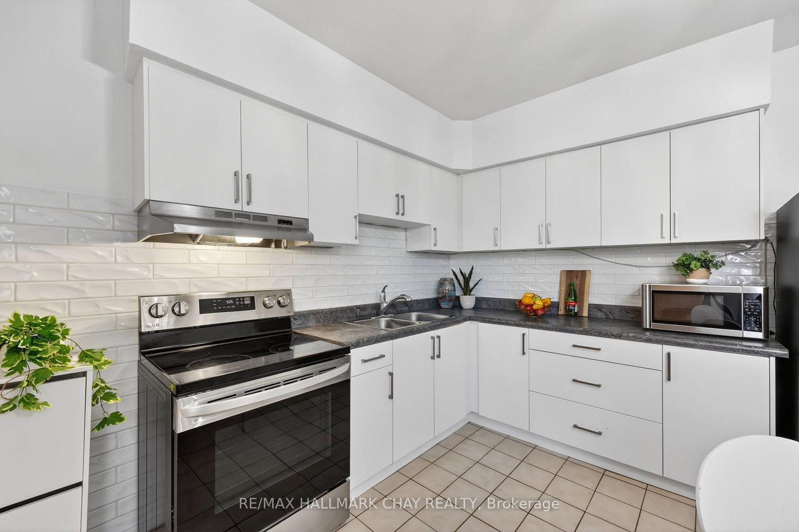 78 Clovelly Avenue - Photo 16