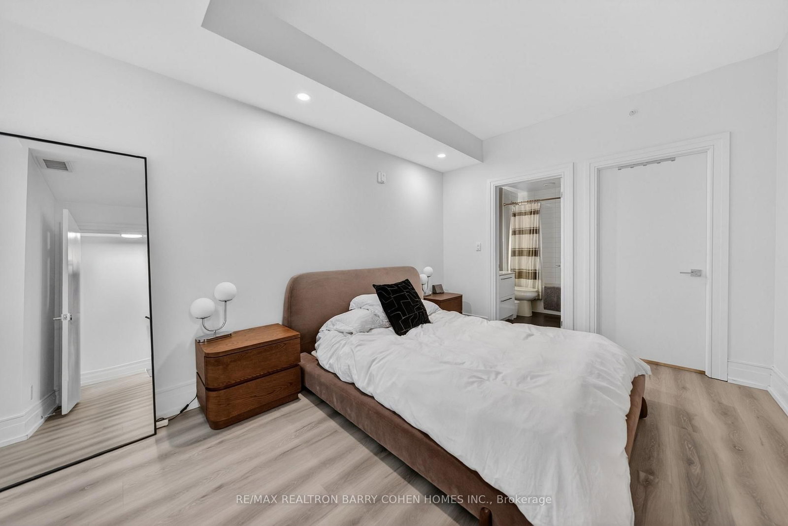 90 Niagara Street, Unit 107 - Photo 23