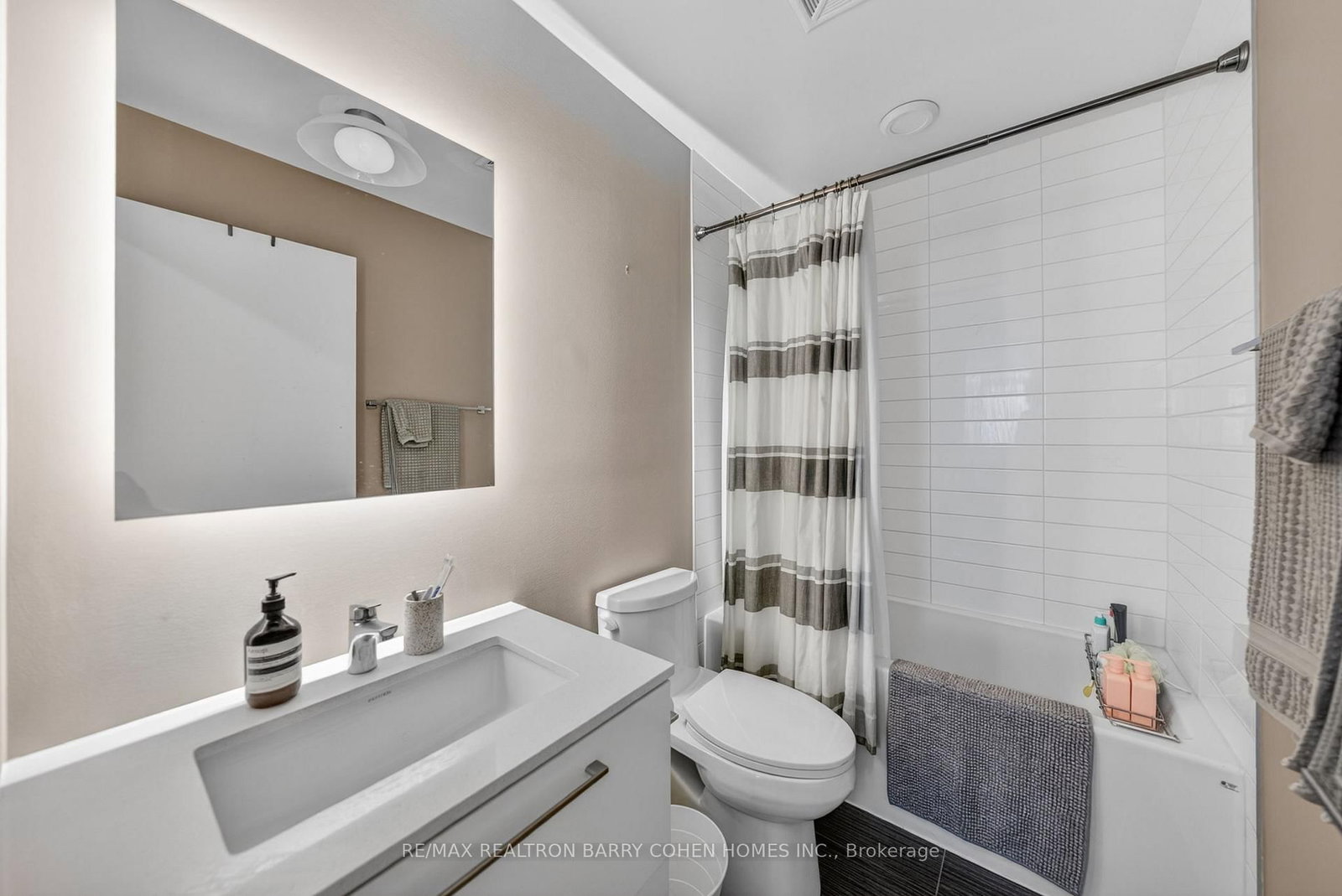 90 Niagara Street, Unit 107 - Photo 27