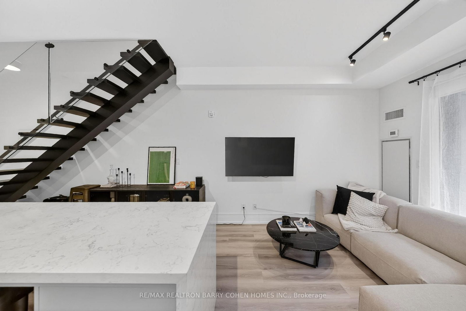 90 Niagara Street, Unit 107 - Photo 9