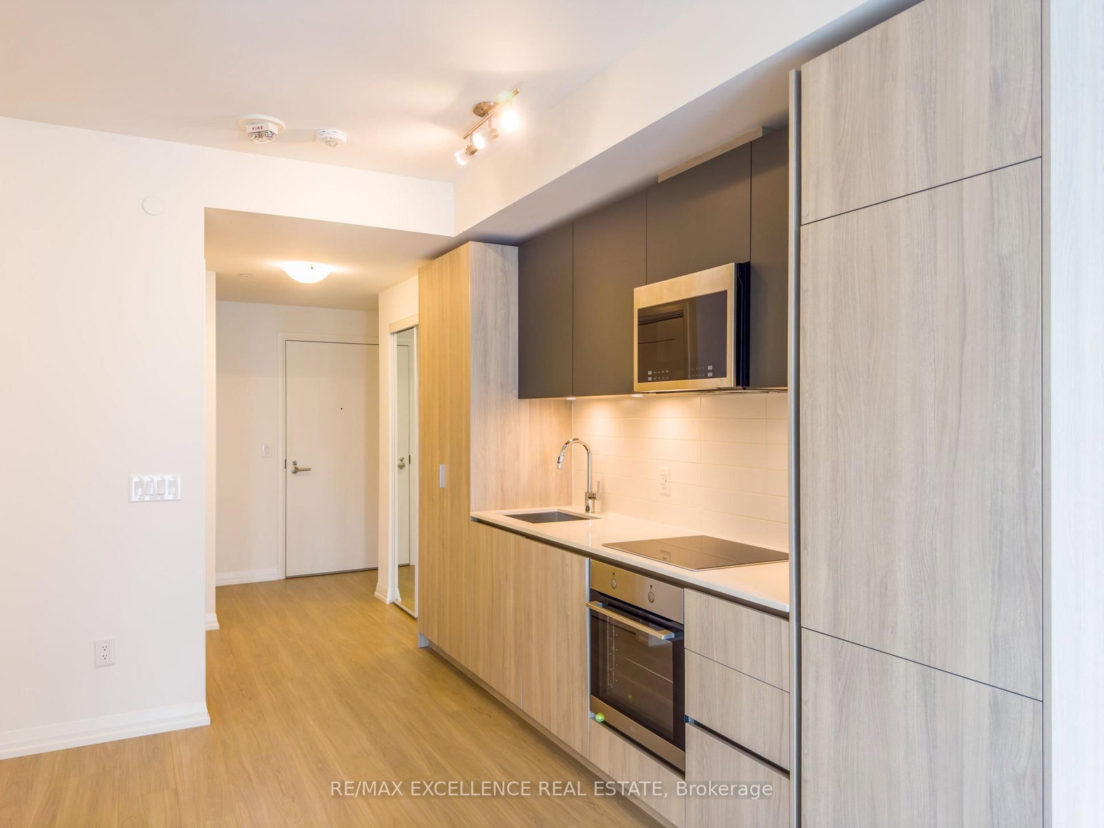 28 Widmer Street, Unit 4222 - Photo 12