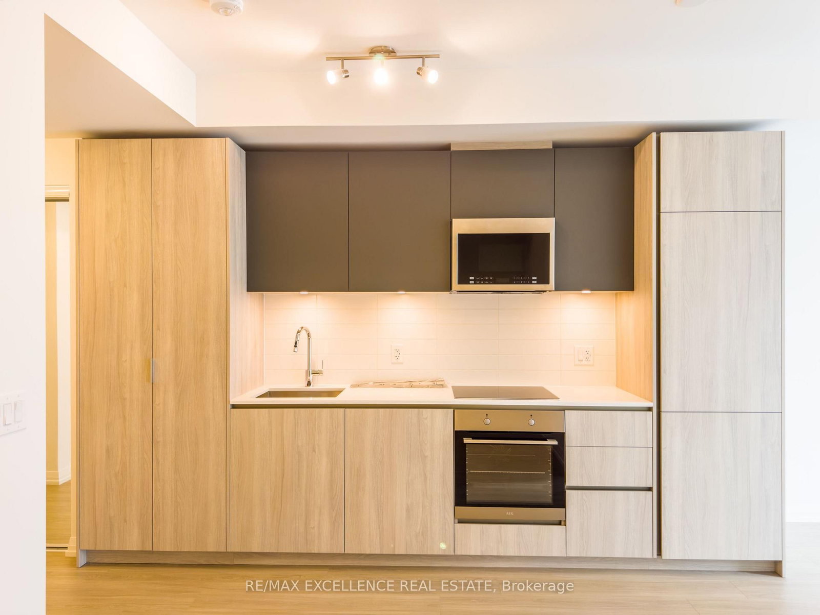 28 Widmer Street, Unit 4222 - Photo 14