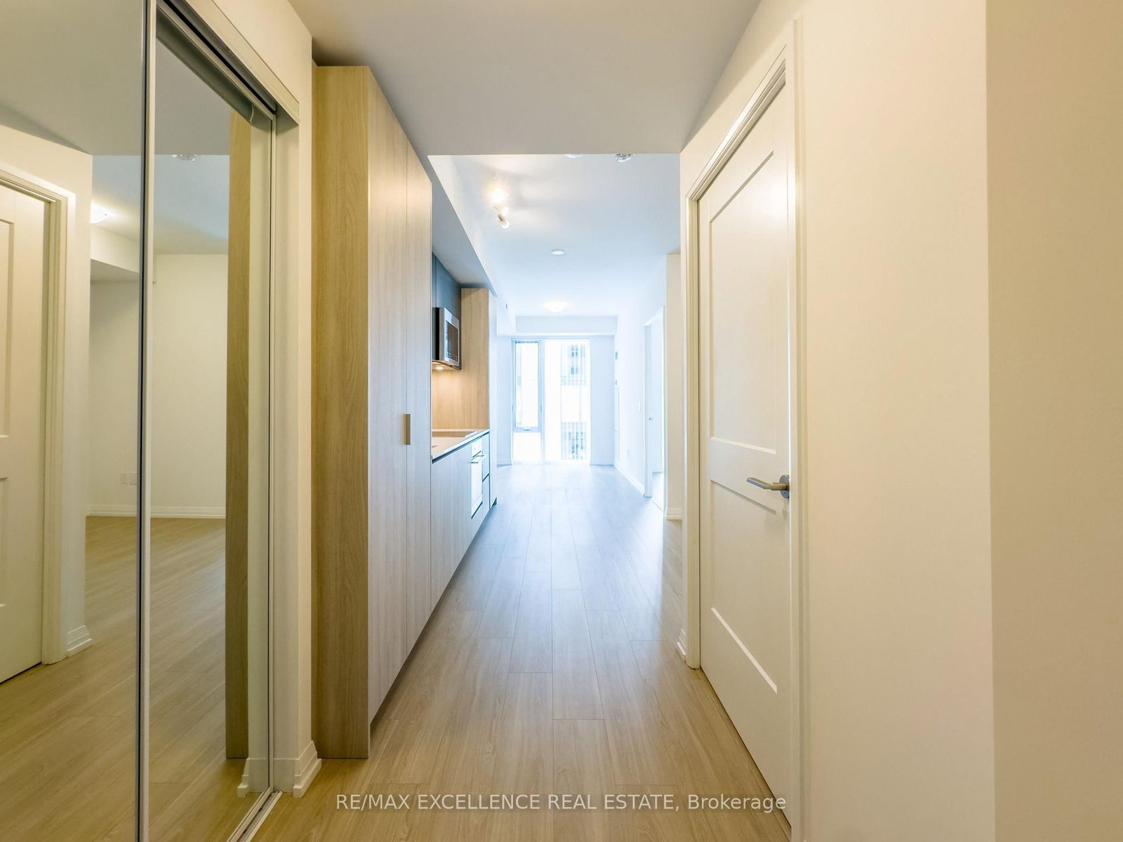 28 Widmer Street, Unit 4222 - Photo 15