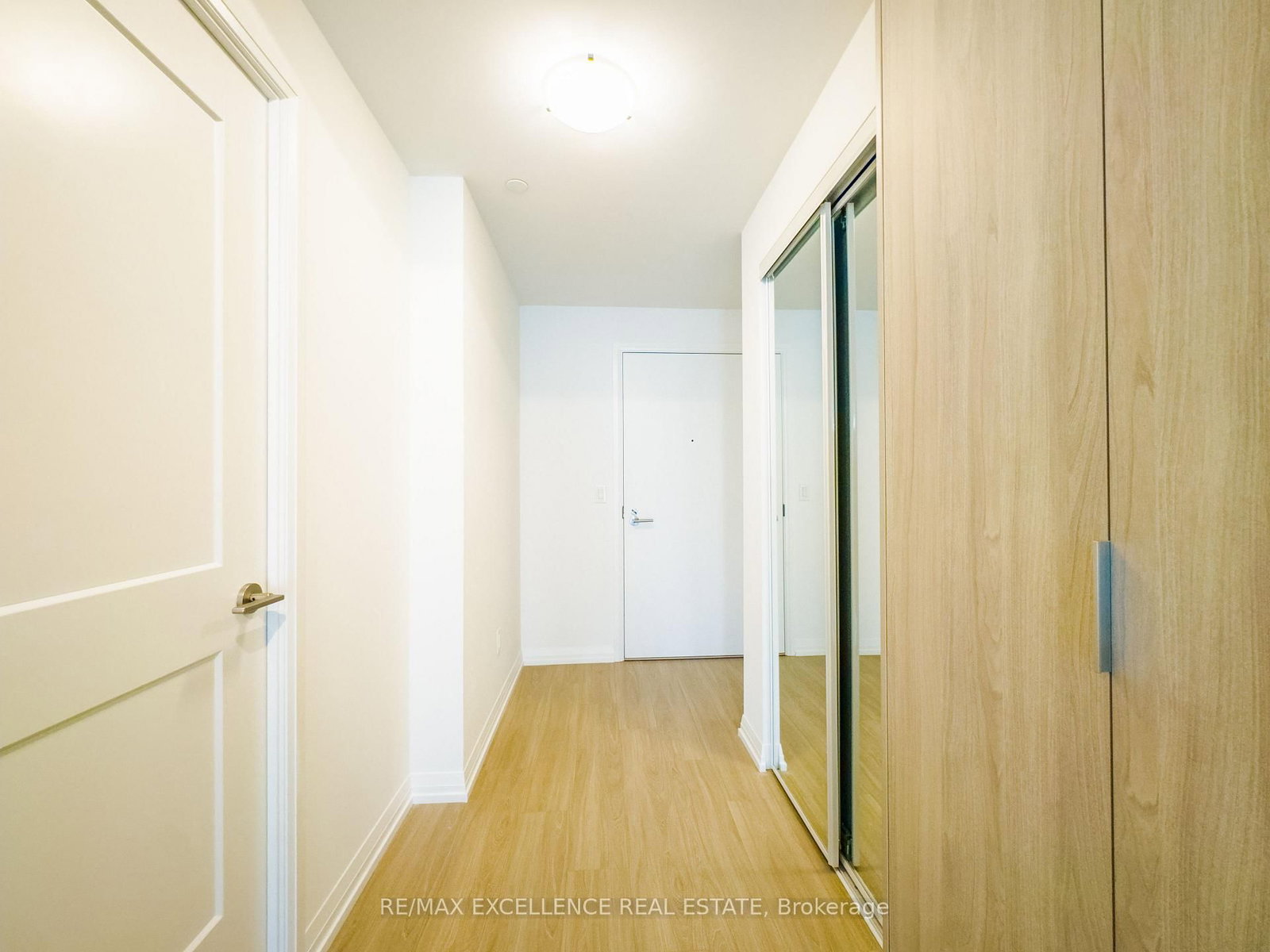 28 Widmer Street, Unit 4222 - Photo 16