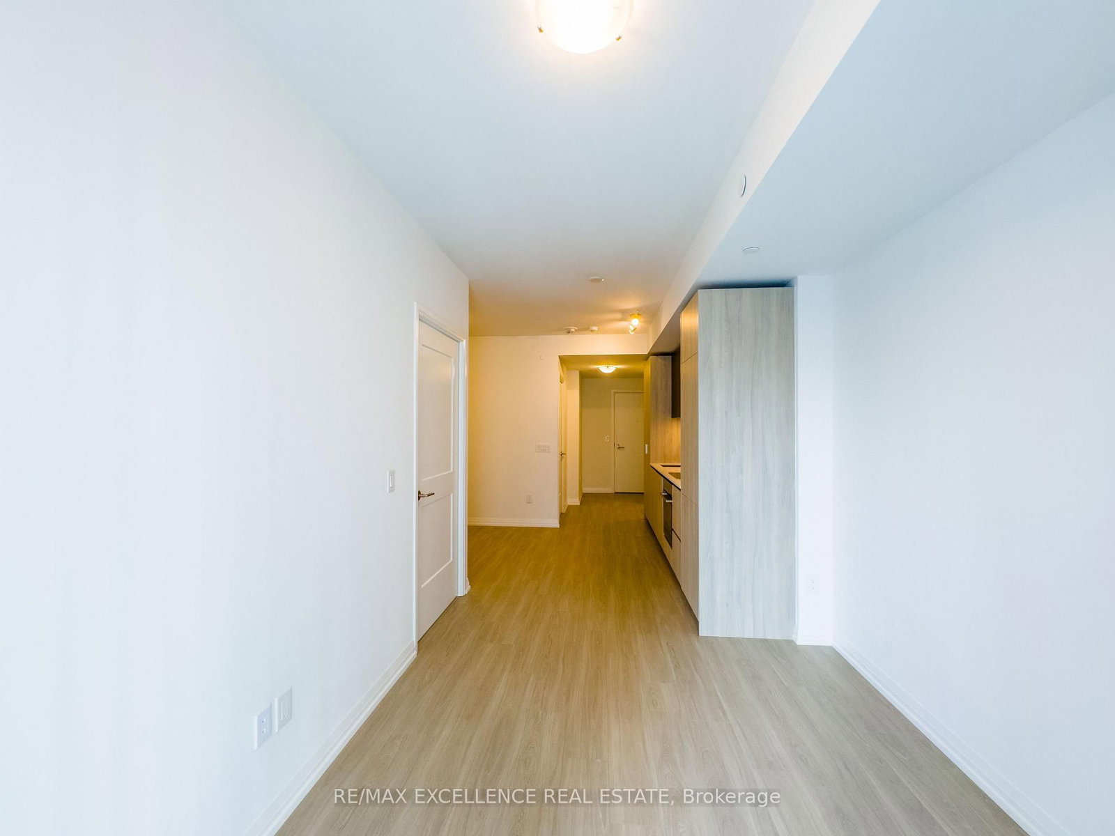 28 Widmer Street, Unit 4222 - Photo 18