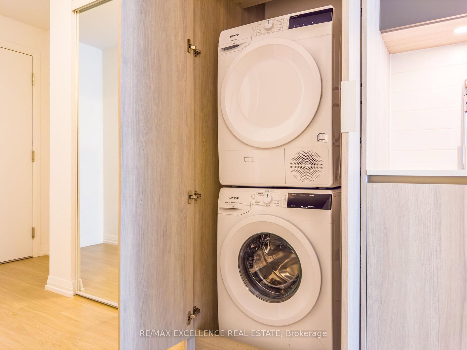 28 Widmer Street, Unit 4222 - Photo 20