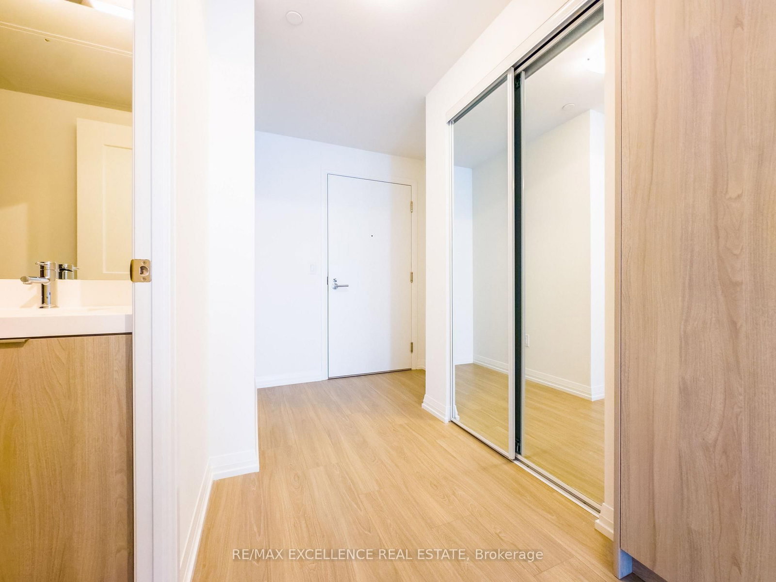 28 Widmer Street, Unit 4222 - Photo 21